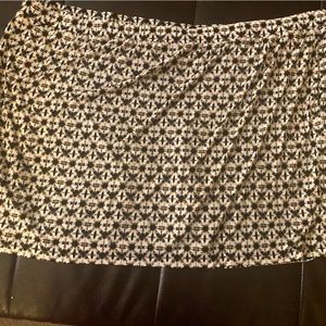 Susan Graver skort, black and beige, size 4x